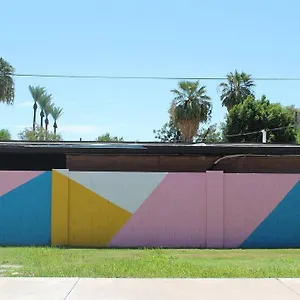 newly-remodeled-mid-century-saguaro-house-36.hotelsofphoenix.com/