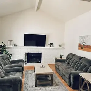 Holiday home Delightful 4br Nr Downtown W Fireplace